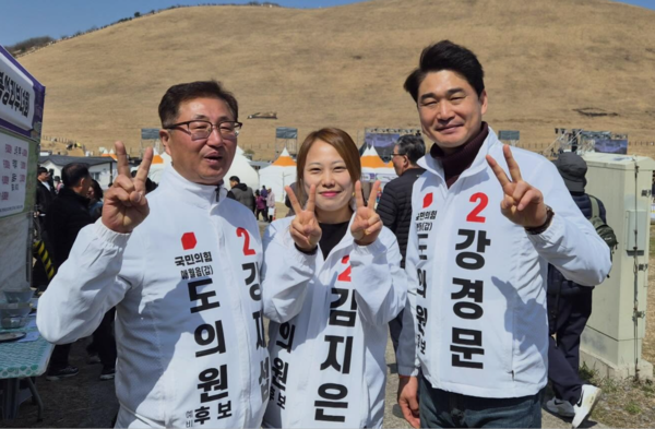 제주도의원 후보에 출마한 강경문·강재섭·김지은 후보는 국민의힘 색깔인 빨간색 대신 흰색 유니폼을 입었다. 왼쪽부터 강재섭·김지은·강경문 예비후보. 2026.3.25. 김지은 예비후보 페이스북