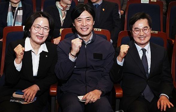 민주당 경기도지사 경선 후보들(왼쪽부터 추미애 한준호 김동연) 2026.3.26. 연합뉴스