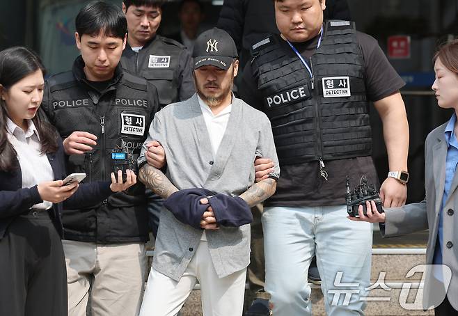 '마약왕' 박왕열(48)이 27일 경기 의정부시 의정부지방법원에서 열린 구속 전 피의자심문(영장실질심사)을 마친 후 법정을 나서고 있다. 2026.3.27 ⓒ 뉴스1 오대일 기자