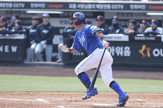 삼성 강민호가 12일 대전 한화생명 볼파크에서 열린 2026 KBO리그 시범경기 한화전에서 타격하고 있다. 사진 | 삼성 라이온즈