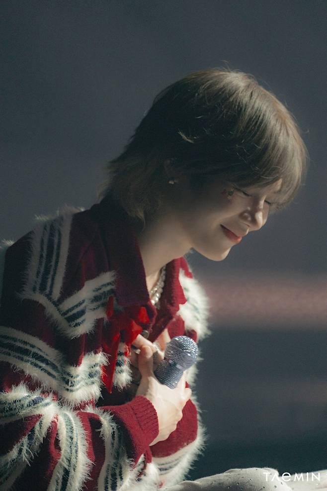 가수 태민이 27일 첫 영어 디지털 싱글 '롱 웨이 홈'을 발매한다. 태민 공식 트위터