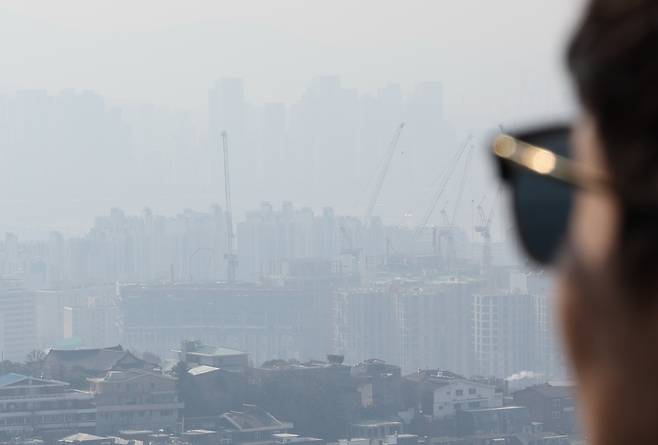 서울 남산에서 이달 17일 바라본 아파트 단지 전경. 연합뉴스