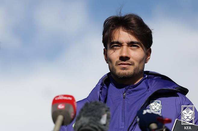 ▲ 홍명보호에서 선발과 교체를 오가는 카스트로프는 미국전 27분, 멕시코전 45분, 브라질전 45분을 뛰었다. 볼리비아전에서는 후반 40분 그라운드에 들어서 약 5분만 뛰었다. 점점 큰 활약을 보여주지 못하는 상황에서 포지션 변경이 이뤄졌다. ⓒ대한축구협회