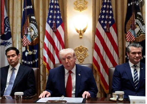 "나는 절박함과는 정반대다": 트럼프 대통령은 지난 26일 미국이 함정에 빠졌다는 지적에 반박하면서 절박한 쪽은 이란이라고 주장했다. 왼쪽은 마르코 루비오 국무장관, 오른쪽은 피트 헤그세스 국방장관. 로이터 가디언 3월 27일