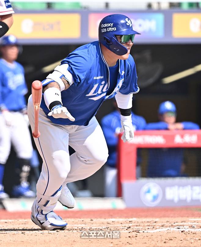 삼성 최형우가 17일 인천SSG랜더스필드에서 열린 2026 KBO리그 시범경기 SSG와 경기에서 타격하고 있다. 문학 | 박진업 기자 upandup@sportseoul.com