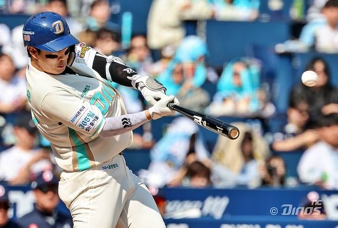 NC 박건우가 28일 창원NC파크에서 열린 두산과 2026시즌 KBO리그 개막전에서 3점 홈런을 쏘아 올리고 있다. 완벽한 타이밍이다. 사진 | NC 다이노스