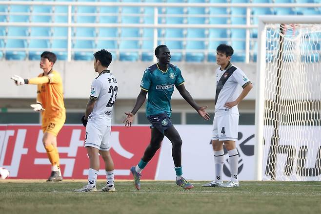 안산그리너스 마촙이 28일 오후 4시 30분 안산 와스타디움에서 열린 경남FC와의 하나은행 K리그2 2026 5라운드에서 득점 이후 세리머니하는 모습. /사진=안산그리너스