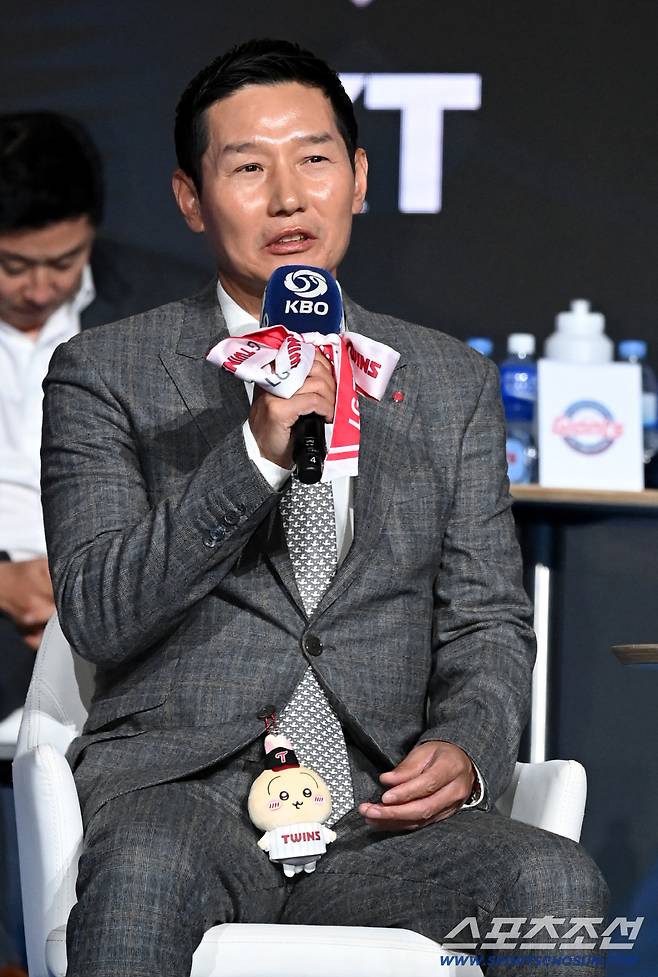 26일 롯데호텔 월드에서 열린 2026 KBO 리그 미디어데이&팬페스트. LG 염경엽 감독이 출사표를 밝히고 있다. 잠실=허상욱 기자wook@sportschosun.com/2026.03.26/