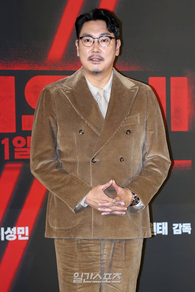 배우 조진웅이 2일 오전 서울 성동구 메가박수 성수에서 진행된 영화 '대외비' 제작보고회에 참석해 포토타임을 갖고 있다. 서병수 기자 qudtn@edaily.co.kr /2023.02.02.