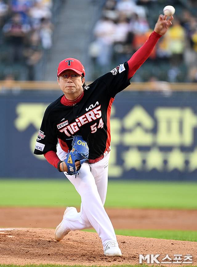 2025년 6월 27일 서울 잠실야구장에서 ‘2025 KBO리그’ KIA 타이거즈와 LG 트윈스의 경기가 열렸다. KIA 선발 양현종이 역투하고 있다. 사진=천정환 기자