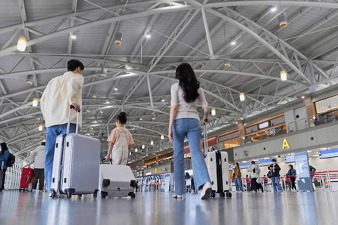 항공유 가격 부담으로 LCC 노선 감편이 이어지며 동남아·미주 항공권 가격 상승과 일정 불확실성이 확대되고 있다. 게티이미지