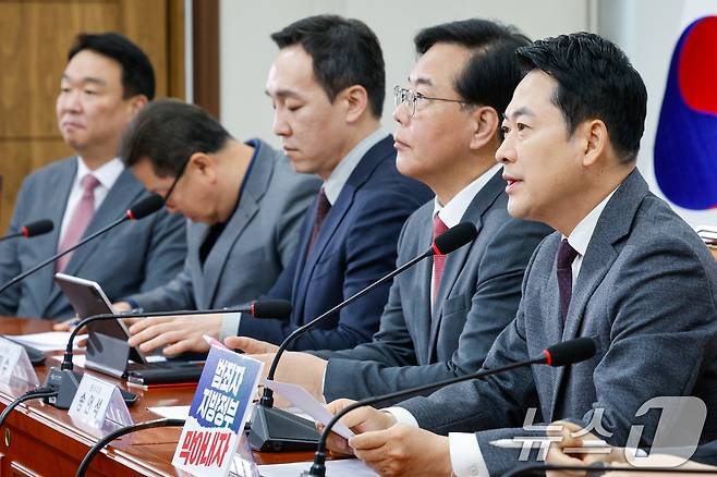 장동혁 국민의힘 대표가 지난 26일 오전 서울 여의도 국회에서 열린 최고위원회의에 참석해 모두 발언을 하고 있다. 2026.3.26 ⓒ 뉴스1 안은나 기자