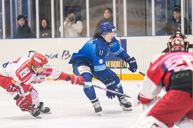 HL 안양이 아시아리그 아이스하키 파이널 1차전에서 레드이글스에 역전패했다.(HL 안양 제공)