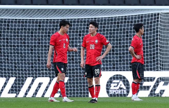 Soccer Football - International Friendly - South Korea v Ivory Coast - Stadium MK, Milton Keynes, Britain - March 28, 2026 South Korea's Yang Hyun-Jun and Han-Beom Lee look dejected Action Images via Reuters/Andrew Boyers
<저작권자(c) 연합뉴스, 무단 전재-재배포, AI 학습 및 활용 금지>