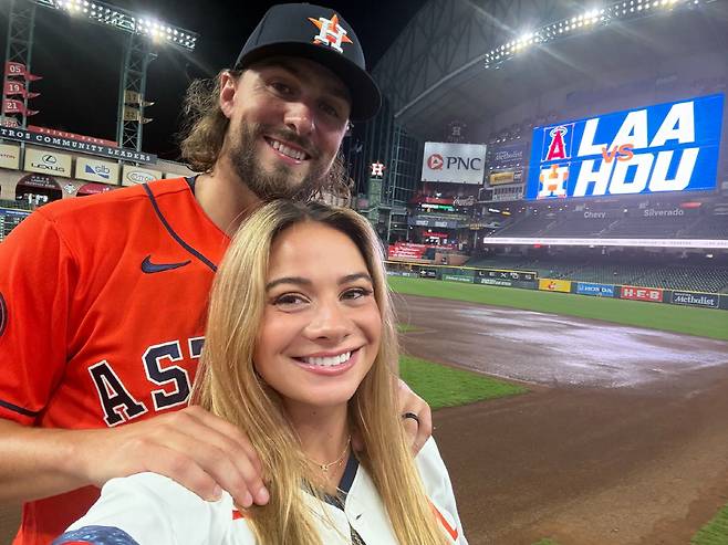 꿈의 메이저리그 무대를 밟은 라이언 와이스(휴스턴 애스트로스)와 아내 헤일리 브룩. 사진=헤일리 브룩 와이스 SNS