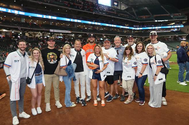 라이언 와이스의 메이저리그 데뷔를 기념하는 가족사진. 사진=헤일리 브룩 와이스 SNS