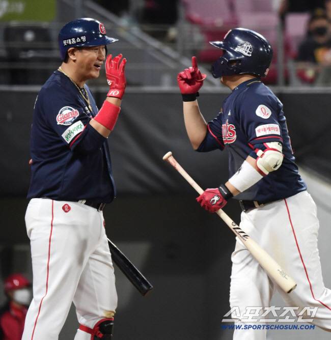 이대호의 경남고 직속 후배, 그래서 더욱 이쁨받던 한동희. 스포츠조선DB