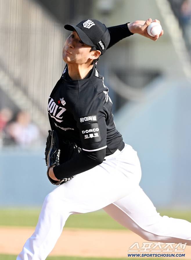 28일 잠실야구장에서 열린 KT와 LG의 개막전. KT 스기모토가 역투하고 있다. 잠실=허상욱 기자wook@sportschosun.com/2026.03.28/