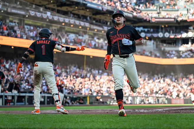 이정후가 7회말 우측 2루타를 치