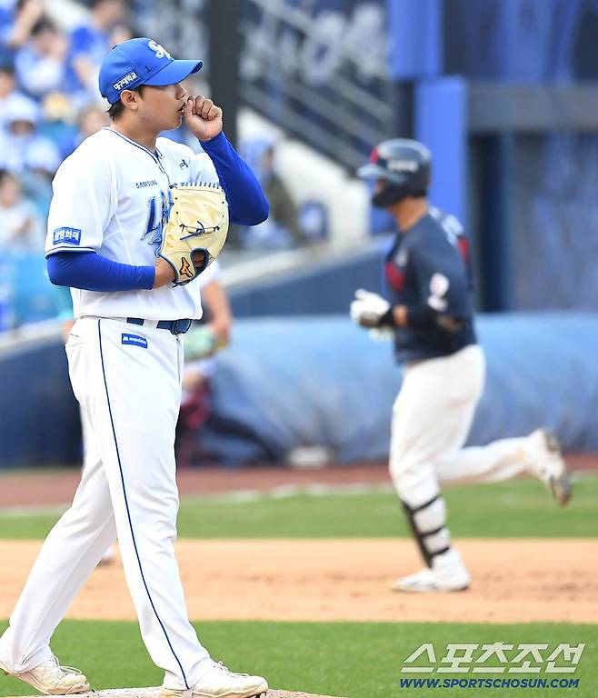 29일 대구 삼성라이온즈파크에서 열린 삼성과 롯데의 경기. 7회 롯데 손호영에게 홈런을 허용한 삼성 배찬승. 대구=송정헌 기자songs@sportschosun.com/2026.03.29/