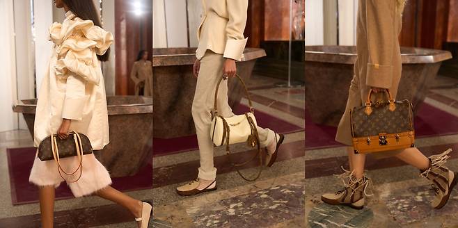 2026년 루이 비통 봄-여름 여성 컬렉션에 등장한 다양한 디자인의 백. 여유로운 실루엣을 갖춘 기성복 컬렉션 의상과 조화를 이룬다. 사진 루이 비통