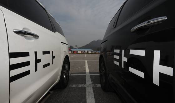 2020년 3월 9일 서울 서초구의 한 차고지에 타다 차량이 주차돼 있다. 이날 타다 운행사인 VCNC 측은 최근 출근을 앞두고 있던 신입직원들에게 채용 취소를 통보했다고 밝혔다. 뉴스1