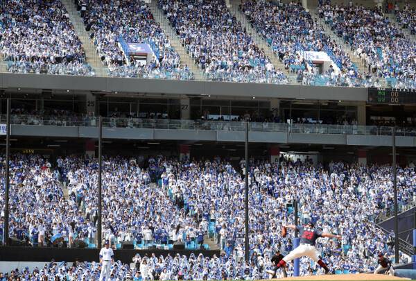 29일 대구 삼성라이온즈파크에서 열린 2026 신한 SOL뱅크 KBO리그 롯데 자이언츠와 삼성 라이온즈 경기에서 관중석이 팬들로 가득 차 있다. 연합뉴스