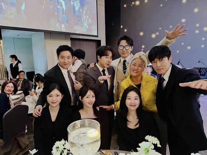 그룹 신화 멤버 이민우가 결혼했다./사진=조선희 SNS