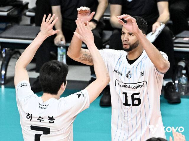 허수봉과 레오./KOVO