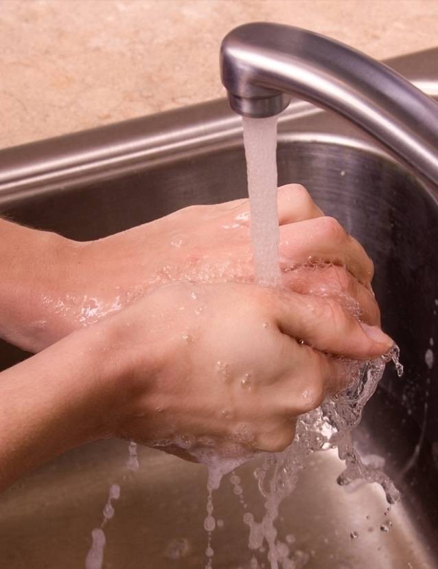 손을 씻는 모습. 감염을 줄이기 위해 기본적인 손 위생이 중요하다. 사진=게티이미지뱅크