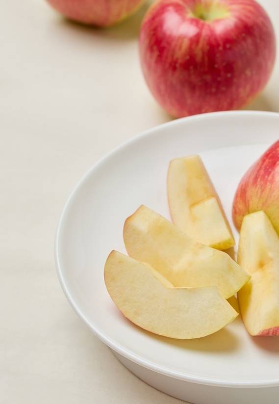 사과는 식이섬유가 풍부해 포만감 유지에 도움을 준다. 사진=게티이미지뱅크