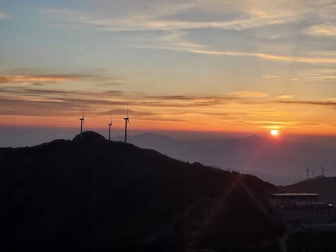 구공산 동고포 일출. 사진|강석봉 기자