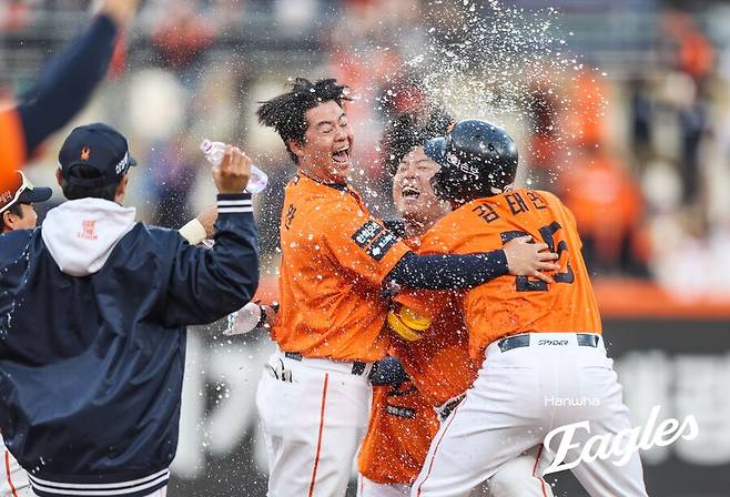 ▲ 강백호 끝내기 안타 ⓒ한화 이글스