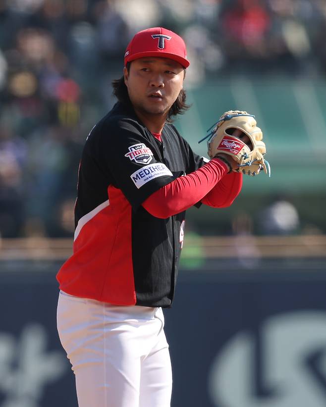 KIA 김범수가 21일 서울 잠실구장에서 열린 2026 KBO리그 시범경기 두산전에서 역투하고 있다. 사진 | KIA 타이거즈