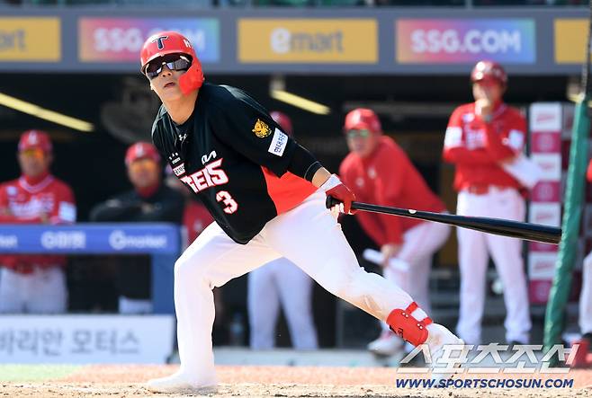 28일 인천 SSG랜더스필드에서 열린 SSG와 KIA의 경기. 5회초 무사 만루 KIA 김선빈이 안타를 날리고 있다. 인천=박재만 기자 pjm@sportschosun.com/2026.03.28/