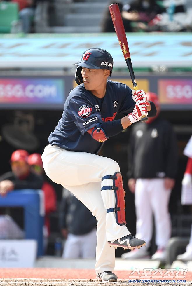 24일 인천 SSG랜더스필드에서 열린 KBO리그 시범경기 롯데와 SSG의 경기. 타격하는 롯데 노진혁. 인천=송정헌 기자songs@sportschosun.com/2026.03.24/