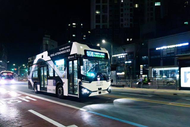 전 구간 자율주행으로 운행되는 새벽동행 자율주행버스 'A741'번이 30일 첫 운행을 시작했다. 새벽동행 자율주행버스는 일반 버스 첫차보다 30분 일찍 출발한다. 서울시 제공