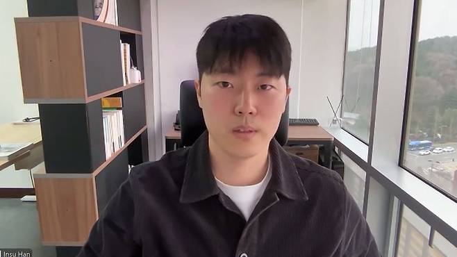 한인수 한국과학기술원(KAIST) 전기및전자공학부 교수가 30일 화상 앱 줌(Zoom)으로 진행된 온라인 기자간담회에서 ‘터보퀀트’(TurboQuant) 기술을 소개하고 있다. 강광우 기자