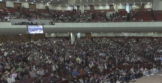 수영로교회는 30일부터 4월 3월까지 ‘십자가의 길을 걷다’라는 주제로 특별새벽집회를 진행한다. 교회는 이번 특새기간동안 본관 1층 평강홀을 금식기도실로 개방한다. 또 ‘미디어 금식’을 펼쳐 영적 민감성을 회복하는 데 집중한다.