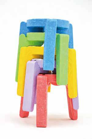 일회용 마스크를 녹여서 만든 ‘스택 앤 스택(Stack and Stack)’ 어린이용 의자.