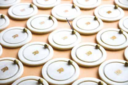 폐마스크를 소재로 만든 인센스 홀더, 롤스로이스와 협업했다.