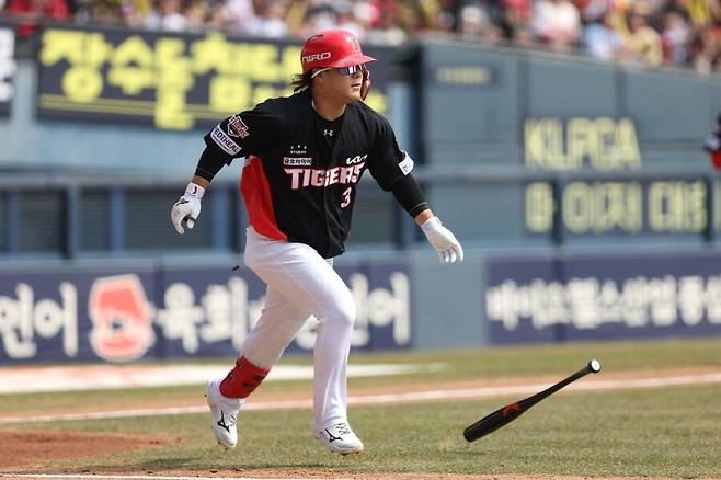 ▲ 한 차례 타격왕 경력이 있는 김선빈이 올해 건강을 유지한다면 같은 타이틀에 다시 도전할 수 있는 발판이 마련된다 ⓒKIA타이거즈