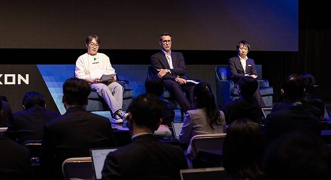 이정헌 대표, 패트릭 쇠더룬 회장, 우에무라 시로 CFO. (사진= 넥슨 제공)