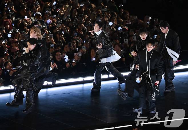 방탄소년단(BTS)이 21일 서울 광화문광장에서 'BTS 컴백 라이브: 아리랑' 발매 기념 컴백 공연을 하고 있다. 2026.3.21 ⓒ 뉴스1 사진공동취재단