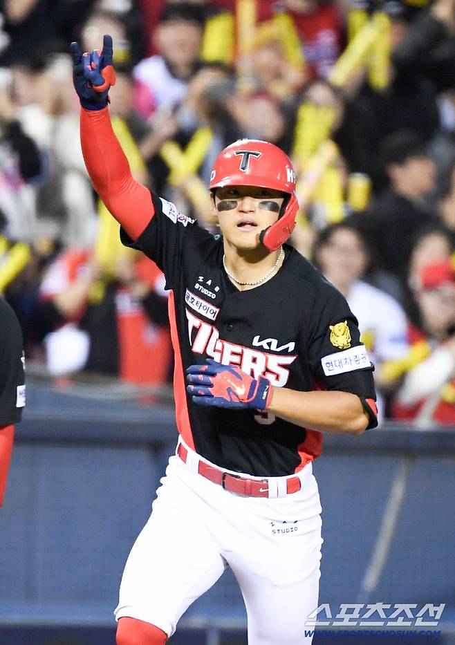 31일 잠실구장에서 열린 LG와 KIA의 경기. 2회초 2사 2루 KIA 김도영이 투런포를 날린 뒤 환호하고 있다. 잠실=박재만 기자 pjm@sportschosun.com/2026.03.31/