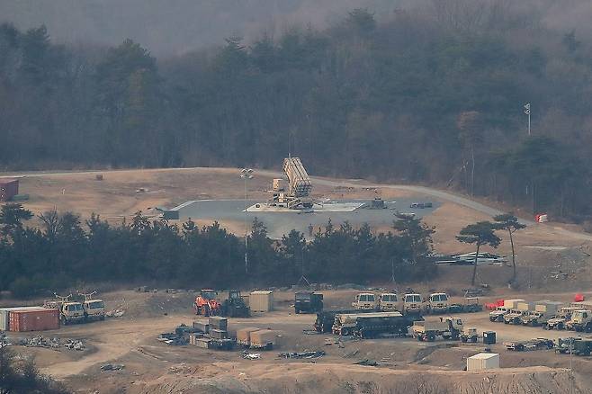 한국에 배치된 사드(THAAD·고고도 미사일 방어체계) 일부가 중동으로 이동 중이라는 보도가 나온 지난 10일 오후 경북 성주군 주한미군 사드 기지 모습. 뉴스1
