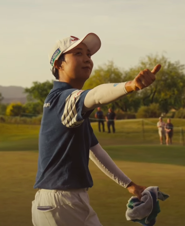 김효주가 우승 후 엄지를 들어 올리며 기쁨을 표현하고 있다. 김효주 SNS