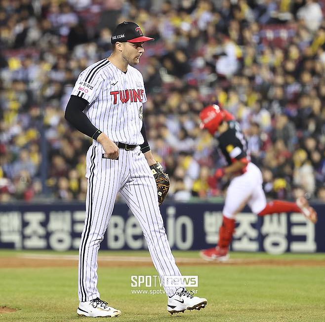 ▲ LG는 선발 앤더스 톨허스트가 3이닝 78구 9피안타(1피홈런) 1볼넷 5탈삼진 7실점으로 무너지면서 힘을 쓰지 못했다. ⓒ곽혜미 기자