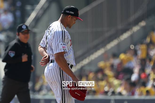 ▲ 28일 시즌 개막전에서 1이닝 6실점이라는 최악의 성적을 남긴 요니 치리노스 ⓒ곽혜미 기자