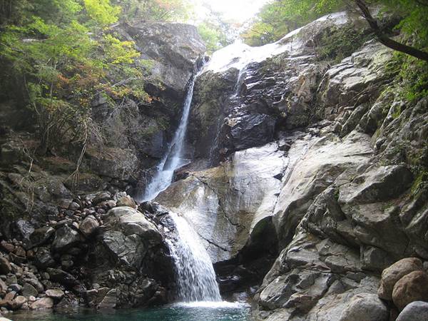 지리산국립공원 칠선계곡 탐방예약제가 다음 달 1일 시작된다. 지리산 칠선계곡. /지리산국립공원경남사무소